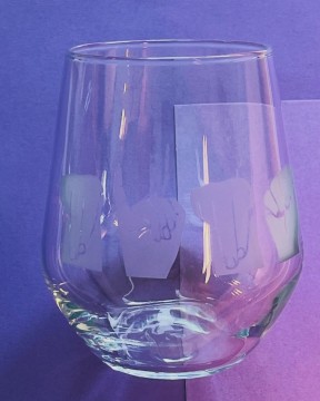 Etset navn på glass på tegnspråk