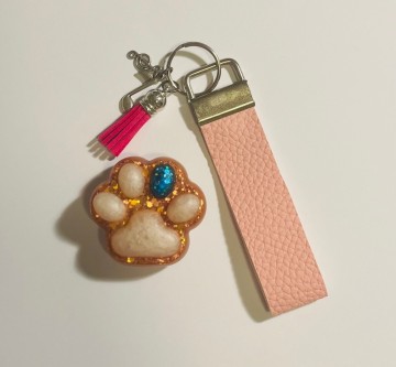 1 nøkkelring og 1 popsocket