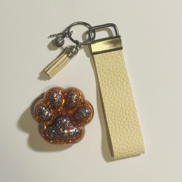 1 nøkkelring og 1 popsocket