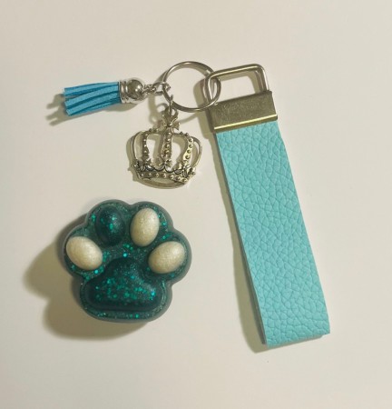 1 nøkkelring og 1 popsocket